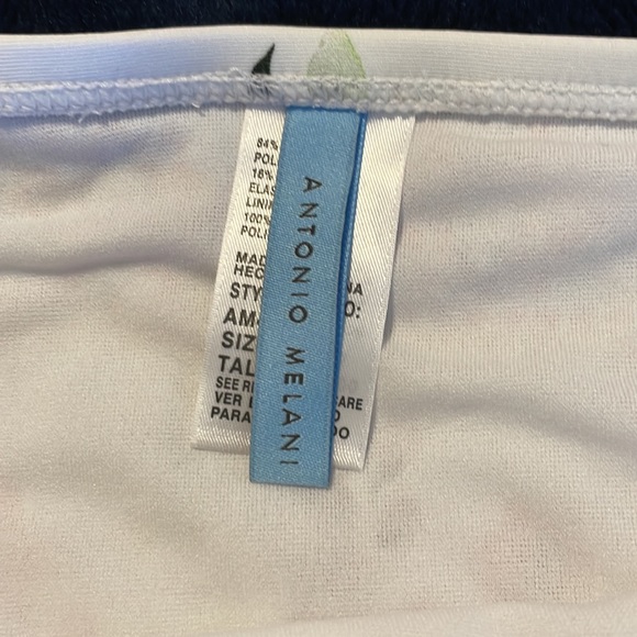 Luxury Resort like bathing suit - Picture 4 of 8